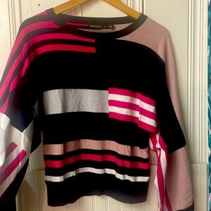 Karin Millen  pullover light sweater navyblue hot pink gray dusty rose and white